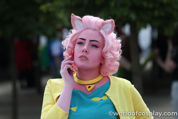 This brilliant Princess Carolyn from BoJack Horseman cosplay is essentially Kemonomimi. @farpointcosplay at MCM London Comic Con May 2019.